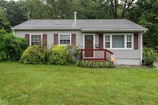 46 van Wyck Dr, Poughkeepsie, NY 12601