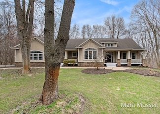 8821 Summerset Woods Ct SE Unit 4, Alto, MI 49302