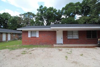 5859 Peachtree St, Milton, FL 32570