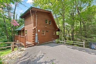 1324 Ski View Ln, Sevierville, TN 37876