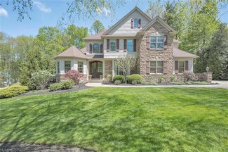 385 W Homestead Dr, Aurora, OH 44202