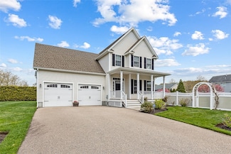 2 Hubbard St, Westerly, RI 02891