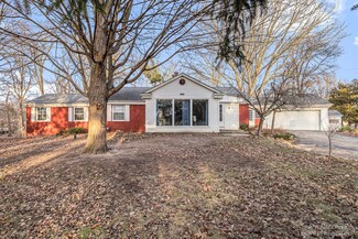 360 Woodland Dr, South Lyon, MI 48178