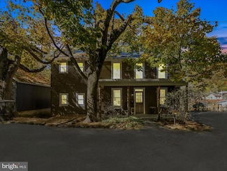 99 N Green St, Berkeley Springs, WV 25411