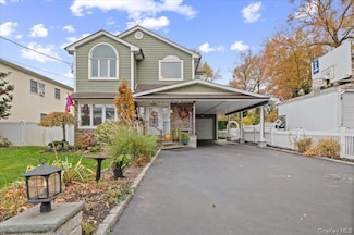 1650 Bridge St, Merrick, NY 11566