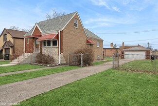 10221 S Sawyer Ave, Evergreen Park, IL 60805
