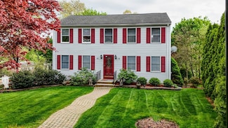 91 Leonard Cir, Lowell, MA 01854