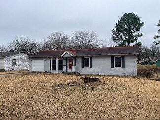 527 Christine St, Saint James, MO 65559