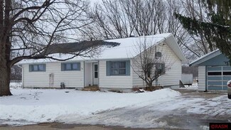 209 Lakeview Dr, Eagle Lake, MN 56024