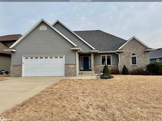33 Lido Rd, Clear Lake, IA 50428