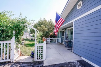 4231 Myrtlewood Dr, Klamath Falls, OR 97603