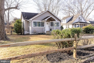 207 Poplar Ave, Edgewater, MD 21037