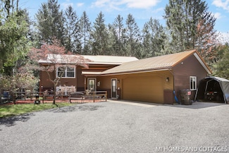 15810 Ryan Dr, Holland, MI 49424