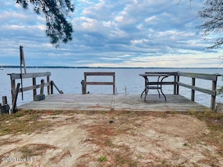 250 Waccamaw Shores Rd, Lake Waccamaw, NC 28450