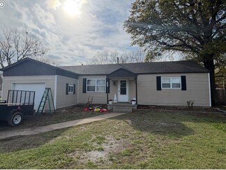 520 W 8th St, Chelsea, OK 74016