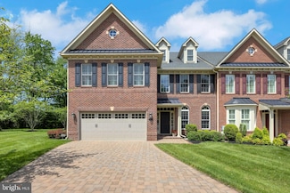 77 Elfreths Ct, Newtown, PA 18940