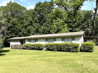1910 Karen Ln, Tallahassee, FL 32304