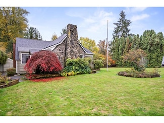 6085 Holmes St, West Linn, OR 97068