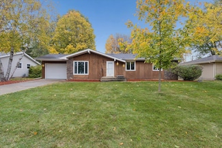 2724 Sherwood Dr, Janesville, WI 53545