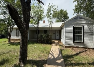 417 E 10th St, Coleman, TX 76834