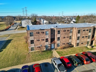 735 N Swift Rd Unit 102, Addison, IL 60101