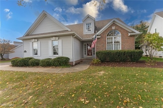 70 Lake Pointe Cir, Canfield, OH 44406