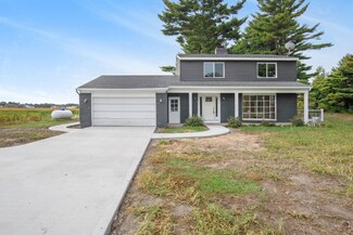 15056 Fillmore St, West Olive, MI 49460