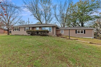 10904 Ridgecrest Dr, Saint Ann, MO 63074