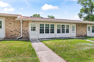312 Woodbridge Dr, Ridge, NY 11961