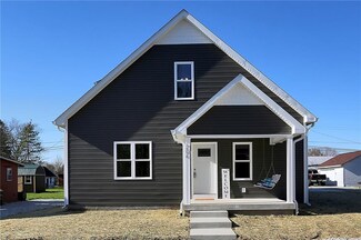 204 W South St, Tipton, IN 46072