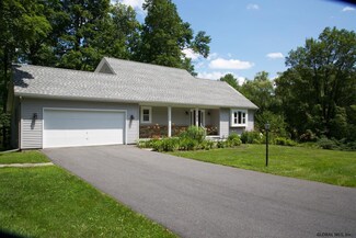 19 Edgewood Dr, Queensbury, NY 12804