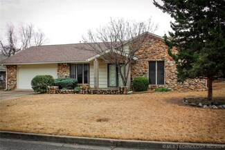 5827 S Maplewood Ave, Tulsa, OK 74135