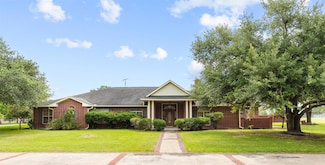 803 S Converse St, Flatonia, TX 78941