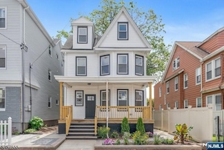 32 Palm St, Newark, NJ 07106