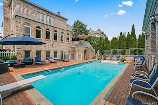 6 Summit Place, Whitestone, NY 11357