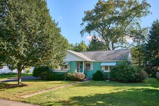 13 Plaza Ave, Easthampton, MA 01027