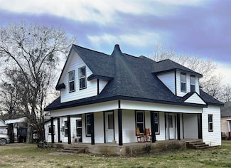 323 E Grand St, Whitewright, TX 75491