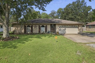 25 Stradford Dr, Orange, TX 77632