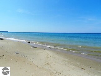 7501 N Gills Pier Rd, North Port, MI 49670