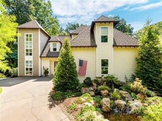 320 Sardis Grove Ln, Matthews, NC 28105