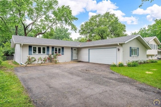 2819 SW James St, Topeka, KS 66614