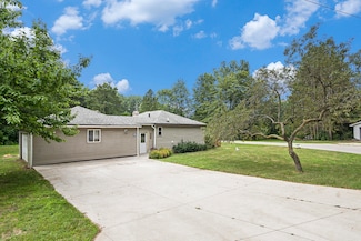 2945 W Arthur Rd, New Era, MI 49446