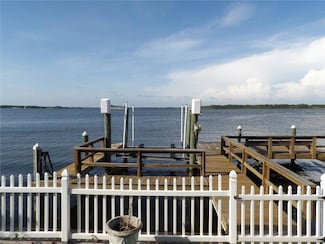 31 Freshwater Dr, Palm Harbor, FL 34684