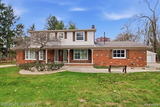 32901 Blossom Ct, Beverly Hills, MI 48025