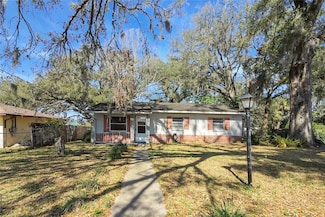 6213 Highland Ave, Leesburg, FL 34748