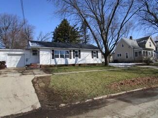 602 Dewey St, Harvard, IL 60033
