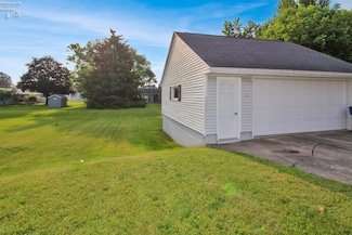 1013 Whittlesey St, Fremont, OH 43420