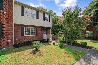 911 Waggoner Ct E, Nashville, TN 37214