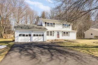 714 Close Cir, Webster, NY 14580