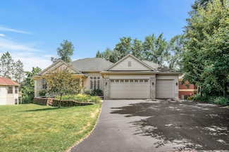 442 Vadnais Lake Dr, Saint Paul, MN 55127